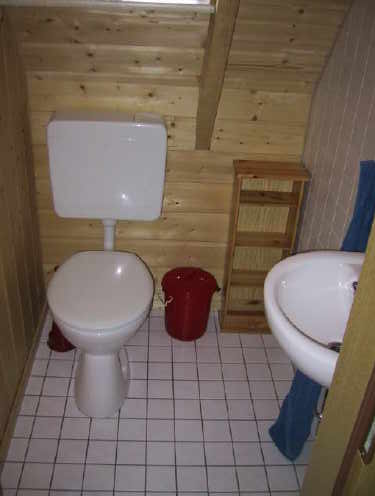 Toilette im OG im Ferienhaus Strandvogt an der südlichen Nordsee im Nordseebad Dorum
